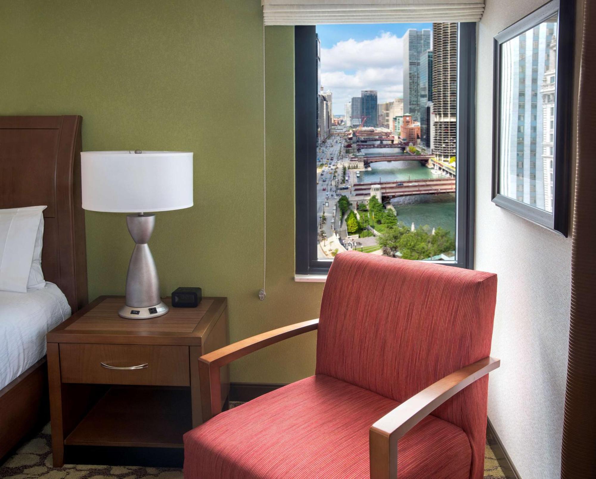 Hilton Garden Inn Chicago Downtown Riverwalk Экстерьер фото