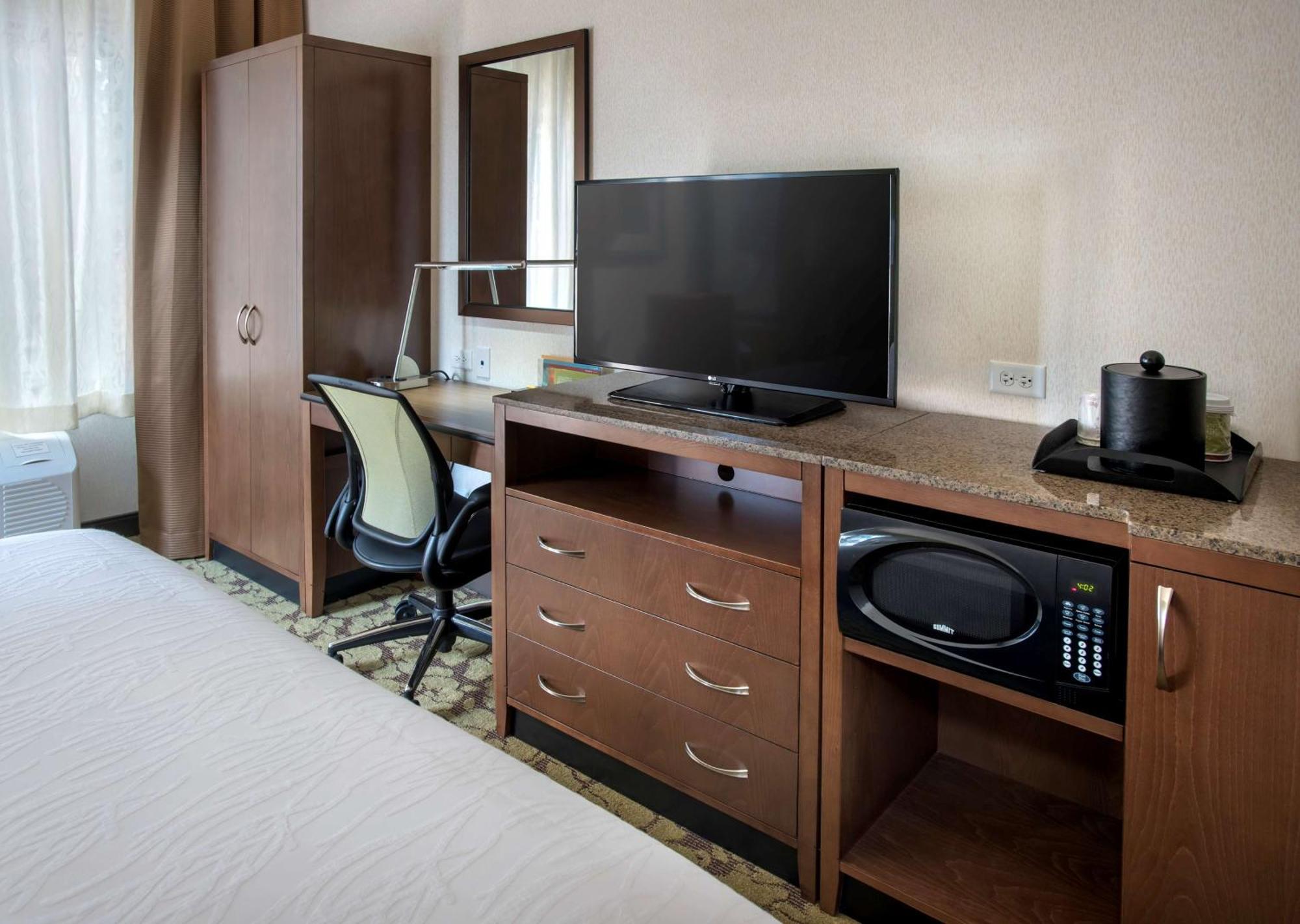 Hilton Garden Inn Chicago Downtown Riverwalk Экстерьер фото