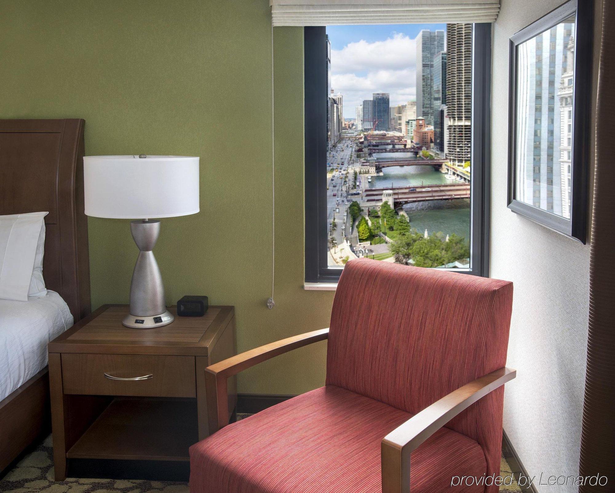 Hilton Garden Inn Chicago Downtown Riverwalk Экстерьер фото