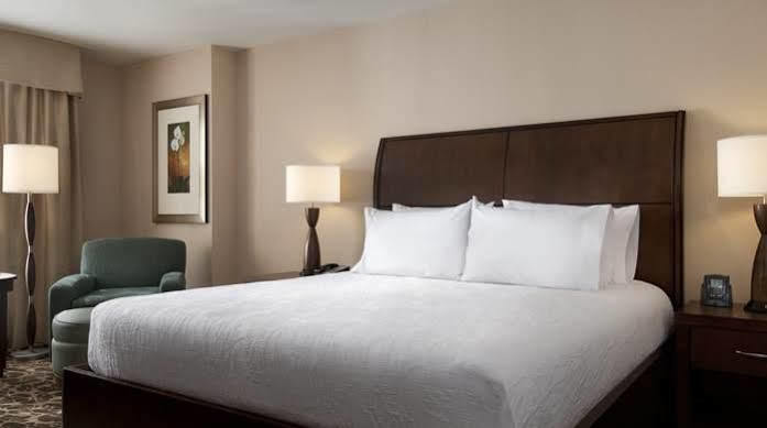 Hilton Garden Inn Chicago Downtown Riverwalk Экстерьер фото